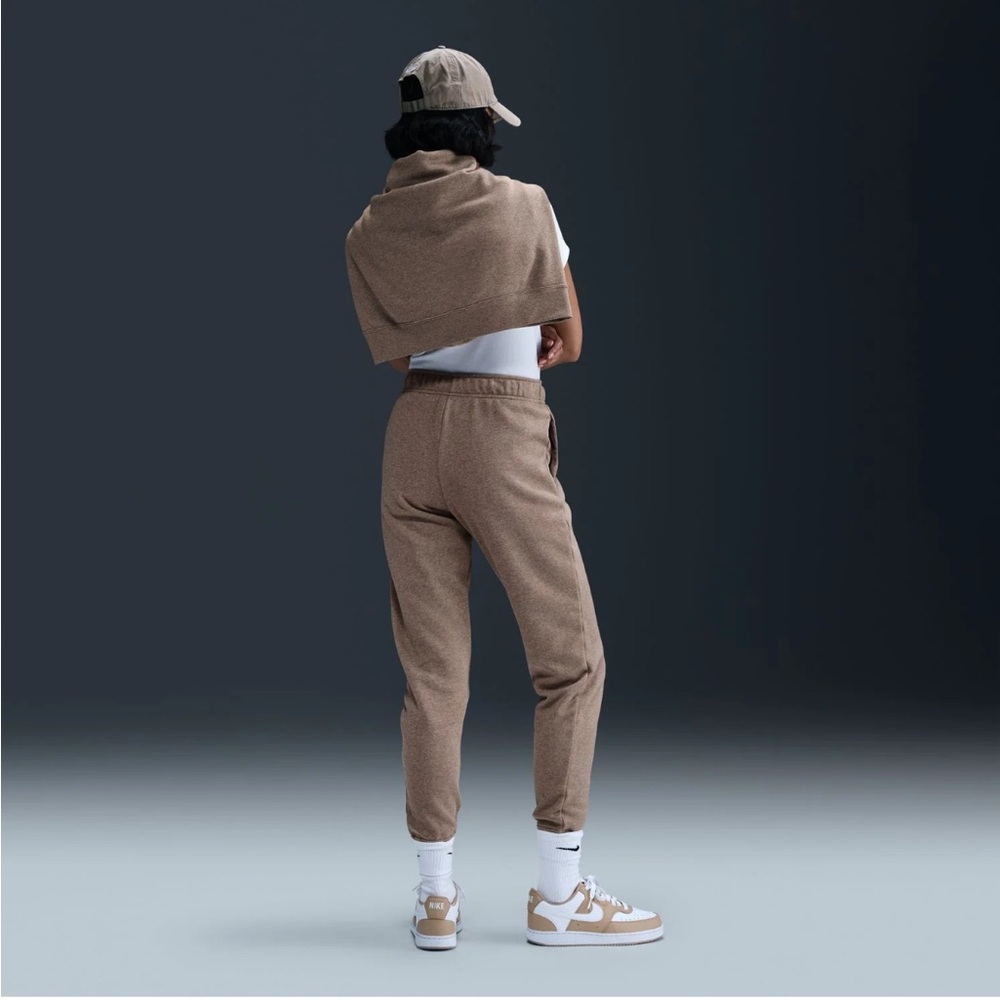 NWT Nike Phoenix Fleece Mid Rise Sweatpants in Mink Brown - Picture 2 of 7